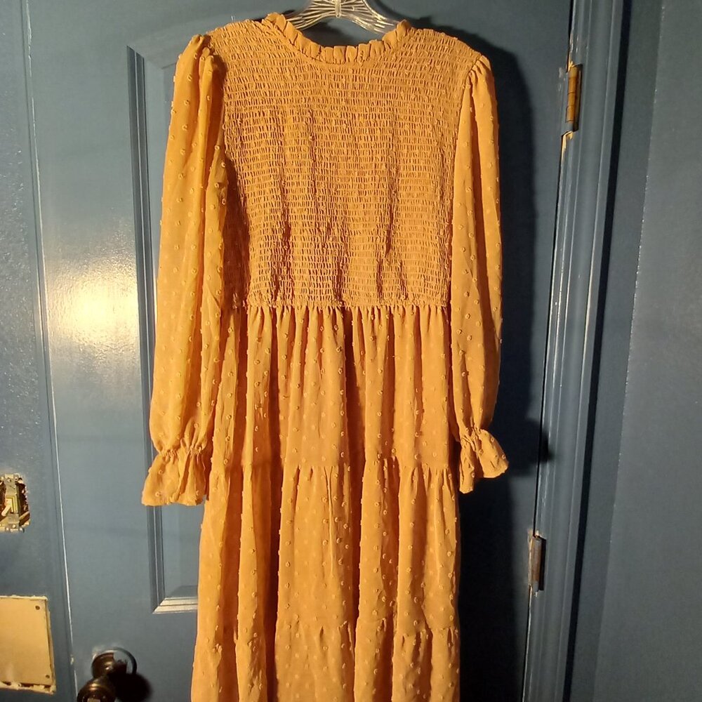 NWT ,DOWN BY THE RIVER,,TIERED, RUFFLE SLEEVES  &  COLLAR  SZ-L, TAN
